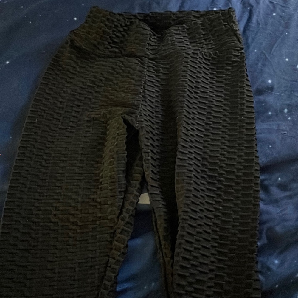 “Tik tok leggings” black. Butt scrunch. Size medium. Good conditon.
